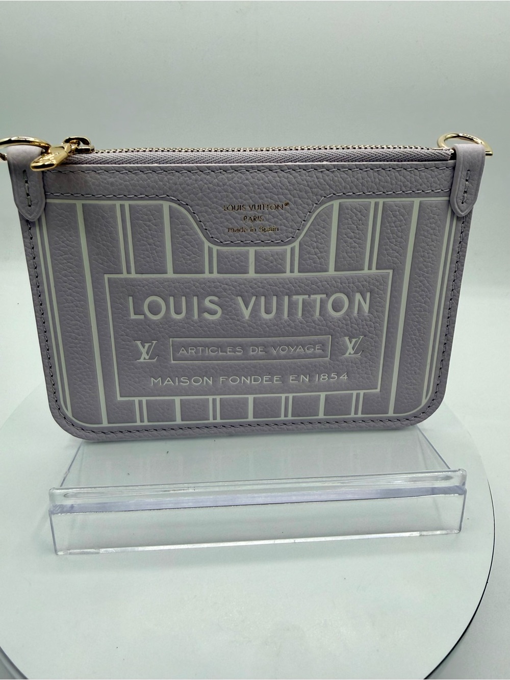 Brand new Louis Vuitton
NEVERFULL BANDOULIERE INSIDE OUT BB comes with COA
